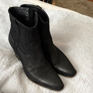 EUC Women’s Dolce Vita Silma  Black Ankle Western Booties Size 9.5
